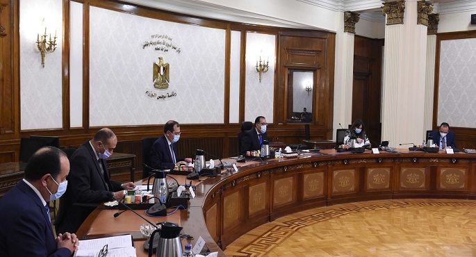 بالصور.. رئيس الوزراء يتابع مشروعات توصيل الغاز الطبيعي للوحدات السكنية