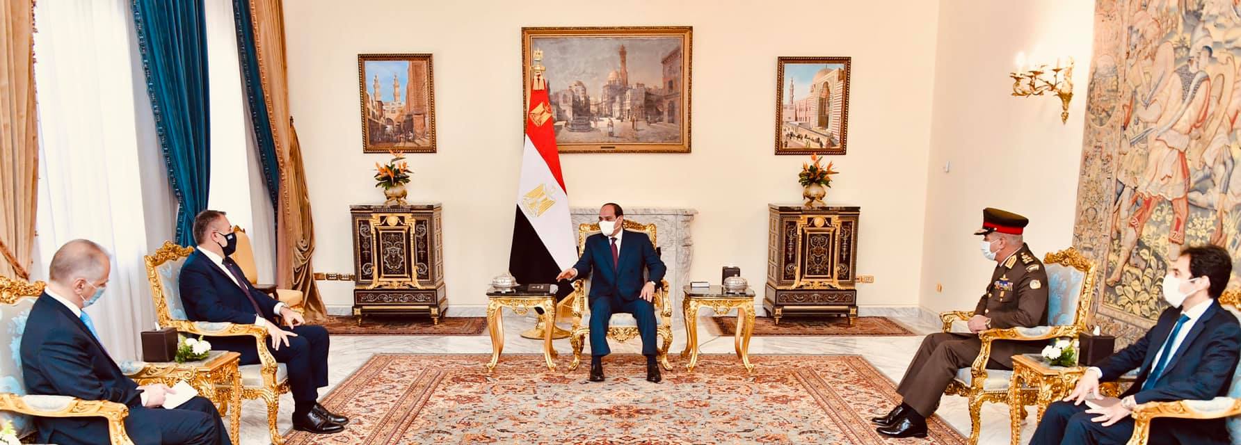 بالفيديو.. الرئيس السيسي يعرب عن التطلع لتطوير التعاون العسكري والتدريبات المشتركة بين مصر واليونان