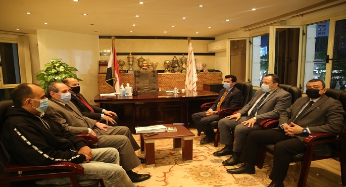 بالصور .. وزير الرياضة يقوم بزيارة لمقر نادي الزمالك ويجتمع باللجنة المؤقتة للنادي