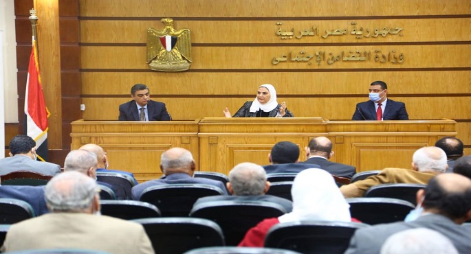 بالصور .. وزيرة التضامن تجتمع مع هيئة الشراء الموحد والجمعيات الأهلية العاملة في مجال الخدمات الطبية