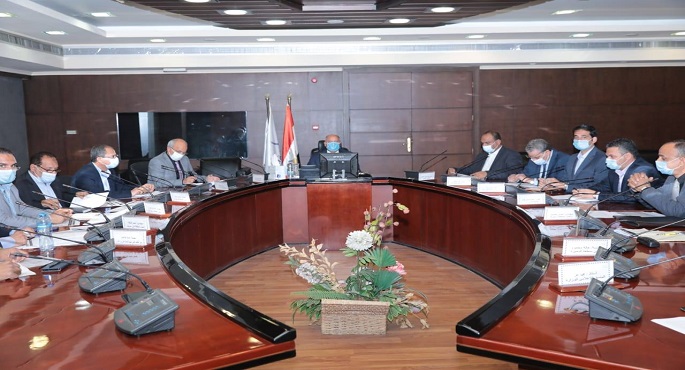 وزير النقل يؤكد أهمية الالتزام بالمخططات الزمنية لكافة المشروعات
