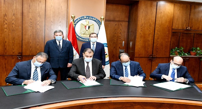 وزيرا قطاع الأعمال والبترول يشهدان توقيع بروتوكولات لتسوية مديونيات تاريخية بقيمة 13.5 مليار جنيه
