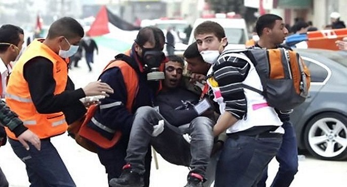 إصابة ثلاثة فلسطينيين برصاص مستوطنين إسرائيليين في الخليل