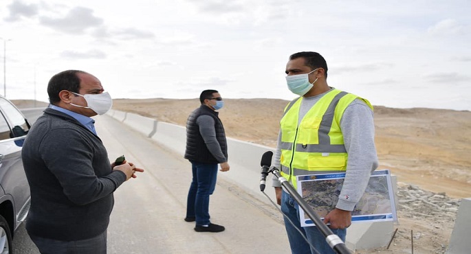 بالصور.. الرئيس السيسي يتفقد مشروعات الشبكة القومية للطرق والمحاور بمحافظتي القاهرة والجيزة