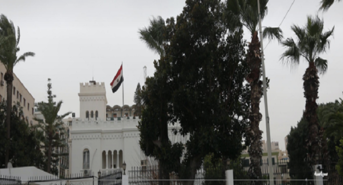 وفد مصري يزور طرابلس لمعاينة مقر السفارة المصرية وللتأكيد علي وقف اطلاق النار