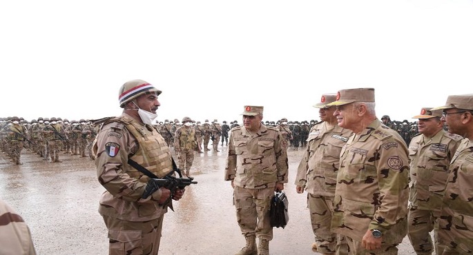 رئيس الأركان يشهد إجراءات الاصطفاف والاستعداد القتالي على الاتجاه الغربي