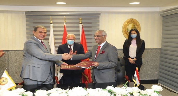 سعفان ورئيس جامعة بورسعيد يوقعان بروتوكولي تعاون للتدريب ونشر ثقافة العمل الحر