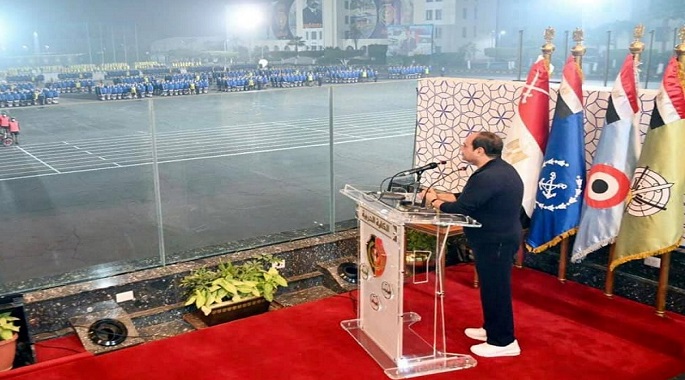 بالصور .. الرئيس السيسى فجراً يتفقد الكلية الحربية لمتابعة برامج تدريب وتأهيل الطلبة