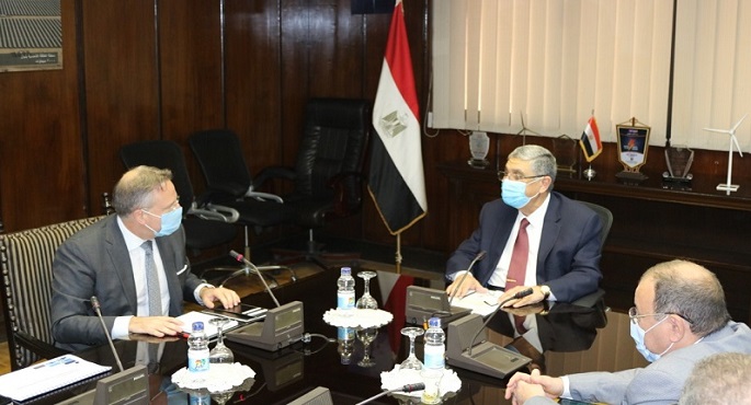 بالصور .. سفير الدنمارك يبحث مجالات التعاون وزيادة الاستثمار مع وزير الكهرباء والطاقة المتجددة