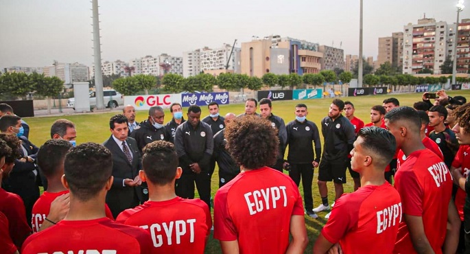 وزارة الرياضة واتحاد الكرة ينهيان أزمة المنتخب المصرى للشباب وإعادته إلى القاهرة غداً