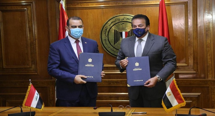 بالصور.. وزير التعليم العالي ووزير التخطيط العراقي يوقعان البرنامج التنفيذي للتعاون بين البلدين للأعوام حتى 2022