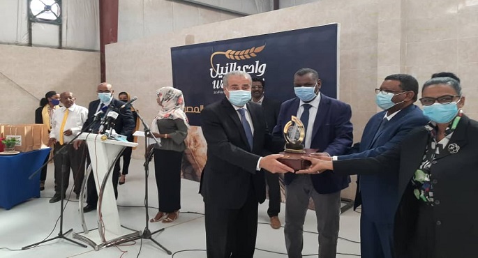بالصور.. وزير التموين ووزراء سودانيون يفتتحون “مجمع وادي النيل” لتطوير صناعة الخبز