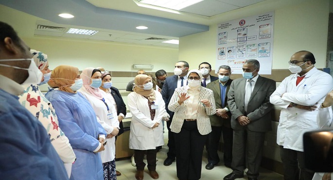 بالصور.. وزيرة الصحة تتفقد مستشفى عزل “١٥ مايو”.. وتؤكد للأطقم الطبية ثقة القيادة السياسية في جهودهم