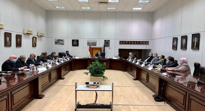 وزير السياحة والآثار يناقش مشروع تعديل قانون شركات السياحة