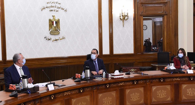 بالصور.. رئيس الوزراء يستعرض موقف الثروة السمكية وجهود تطوير بحيرة المنزلة