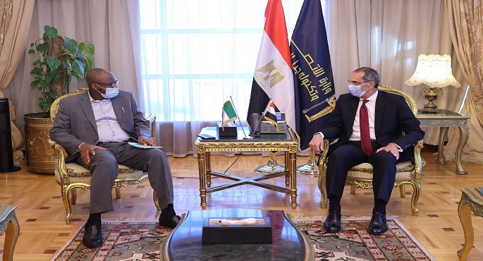 بالصور .. وزير الاتصالات يبحث مع نظيره النيجيري تعزيز التعاون المشترك بين البلدين في مجالات