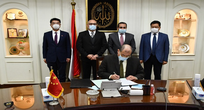 بالصور .. وزير الإسكان وسفير مصر بالصين يشهدان توقيع عقد استكمال الأعمال بمشروع منطقة الأعمال بالعاصمة الإدارية