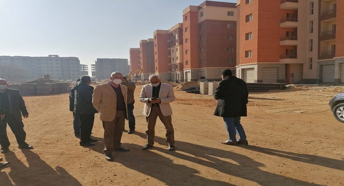 بالصور.. مسئولو الإسكان يتفقدون مشروع عمارات السلام بمدينة العبور