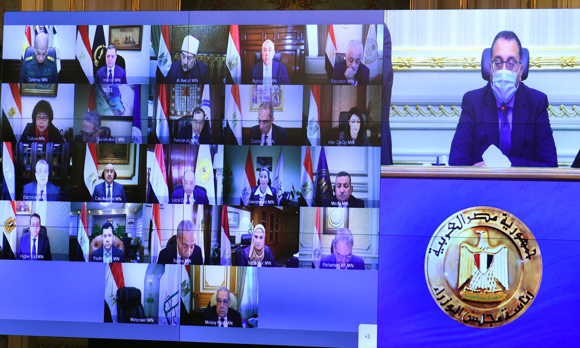 رئيس الوزراء يوجه الحكومة بالتواصل والتنسيق مع مجلس النواب ..ويهنئ الرئيس والوكيلين