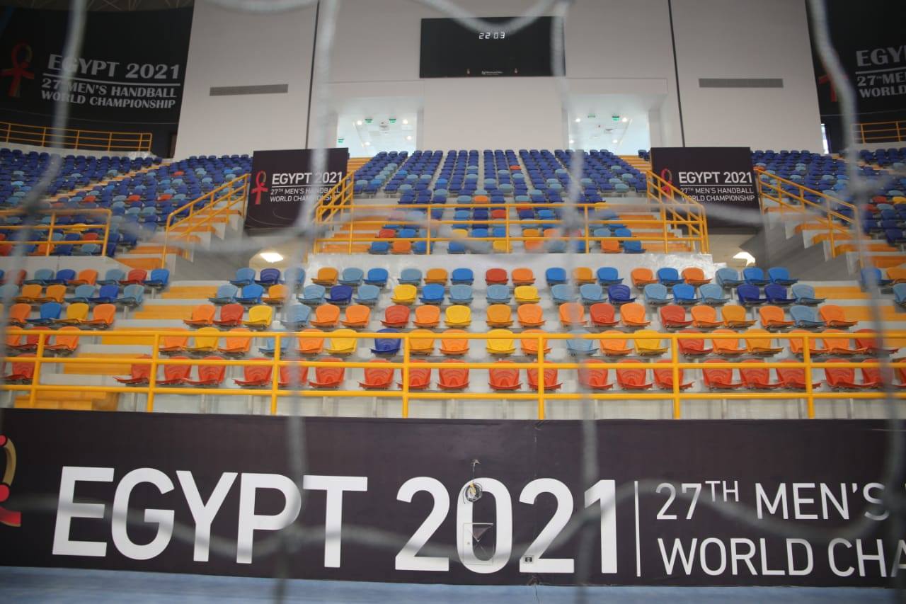 وزير الرياضة يتابع عمليات تعقيم وتطهير الصالات المغطاة لمونديال اليد
