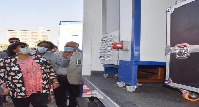 بالصور..الثقافة تتسلم ٦ مسارح متنقلة ومجهزة بأحدث التقنيات الفنية