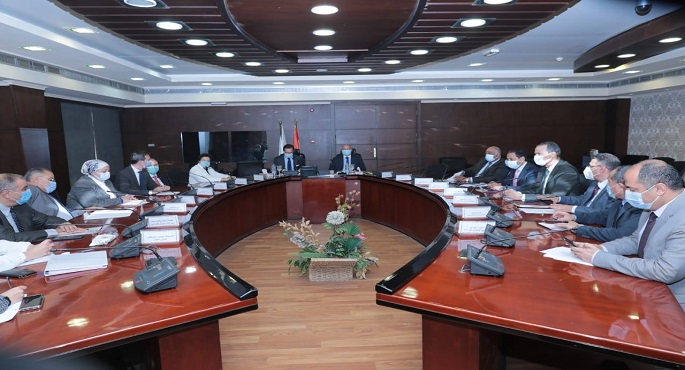 وزير النقل يبحث مع السفير الفرنسي بالقاهرة التعاون في مجال انشاء خطوط سكك حديدية جديدة