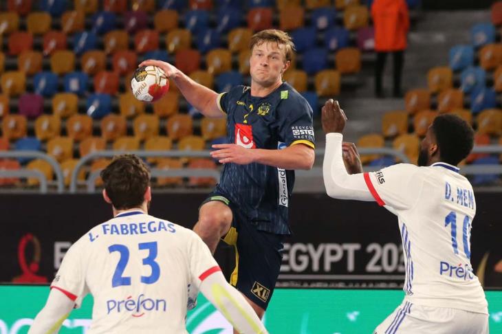 السويد تتأهل لنهائي مونديال اليد بالفوز على فرنسا “32-26”