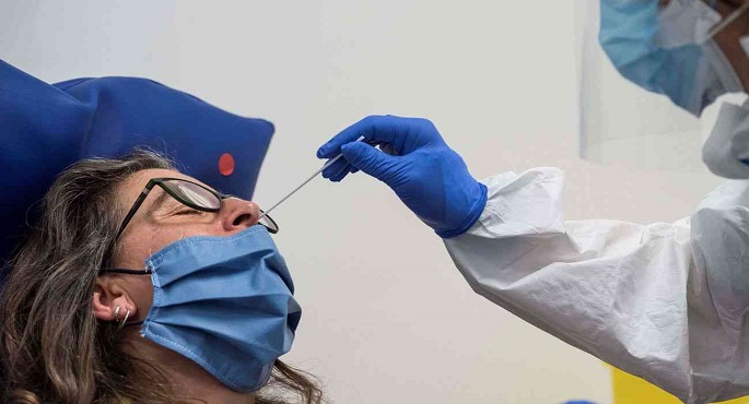 دراسة : تماثل مستويات الدقة فى تشخيص كورونا بواسطة اللعاب ومسحة الأنف