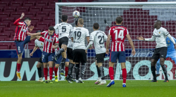 أتلتيكو مدريد يعاقب فالنسيا بثلاثية ويعزز صدارته للدوري الإسباني