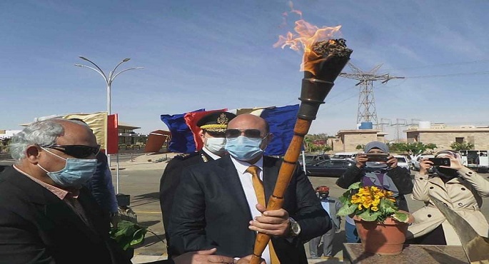 أسوان تحتفل بعيدها القومى بإيقاد الشعلة من أمام مبني السد العالى