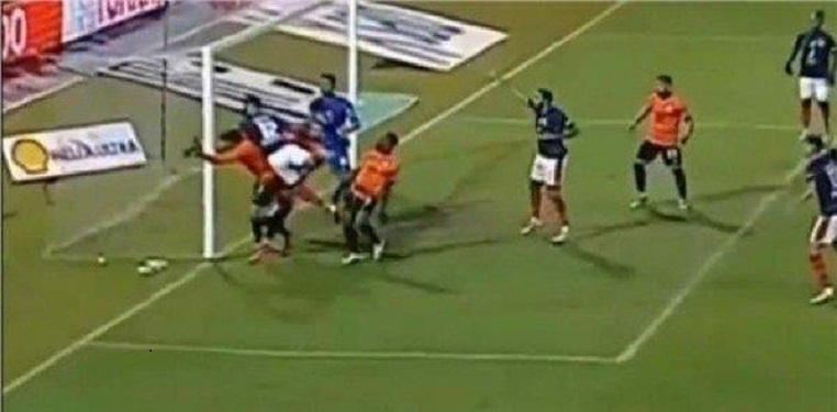الأهلي يطالب اتحاد الكرة بالتدخل الفوري لـوقف “الأخطاء التحكيمية الفجة”
