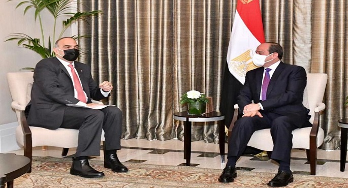 بالصور .. الرئيس السيسي يلتقى رئيس وزراء الأردن بشر الحصاونة