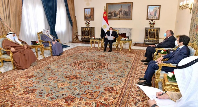 بالصور.. الرئيس السيسي يتسلم رسالة من أمير الكويت بشأن المصالحة ووحدة الصف العربي