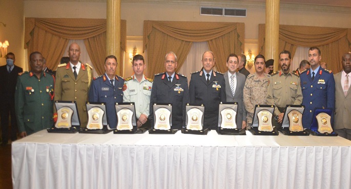 القوات المسلحة تنظم احتفالية لتسليم شهادات الاعتماد الدولية (ISO) للكلية الجوية