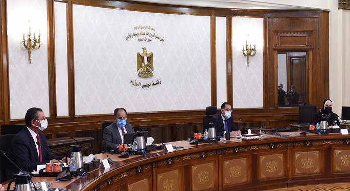 مدبولي: اجتماع شهري لمتابعة مبادرة إحلال السيارات المتقادمة للعمل بالغاز الطبيعي