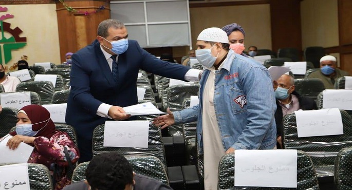 بالصور.. وزير القوى العاملة يسلم 53 عقد عمل لأصحاب الهمم والعزيمة ودمجهم في المجتمع والاستفادة من قدراتهم