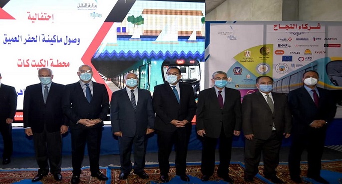 بالصور .. رئيس الوزراء يشهد وصول ماكينة الحفر العميق لمحطة مترو الكيت كات