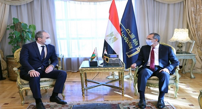 بالصور .. وزير الاتصالات يبحث مع سفير بيلاروسيا تعزيز التعاون المشترك بين البلدين