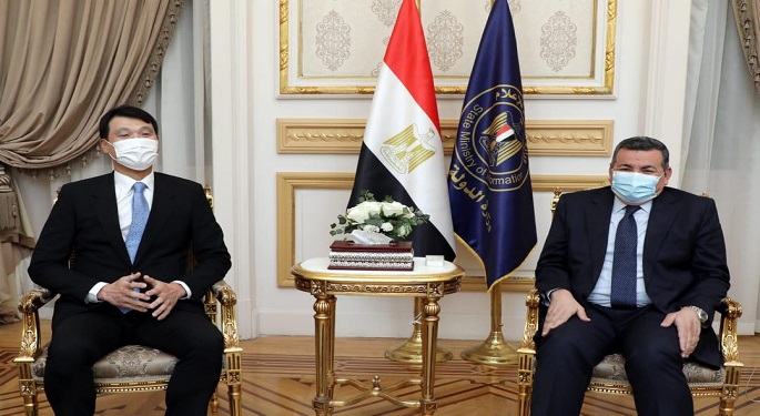 وزير الدولة للإعلام يبحث مع سفير كوريا الجنوبية سبل التعاون الإعلامي