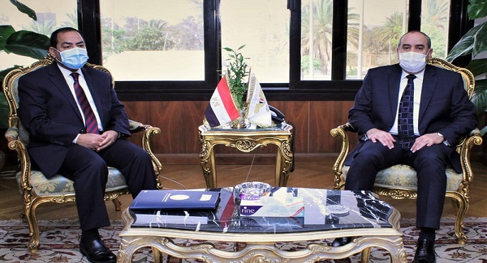 بالصور .. وزير الطيران المدنى يبحث إعادة الهيكلة مع رئيس الجهاز المركزى للتنظيم والإدارة