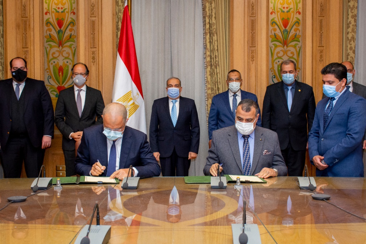 بالصور.. تعاون بين الإنتاج الحربي والقطاع الخاص في مجال تصنيع اللوحات الكهربائية وكشافات الإنارة