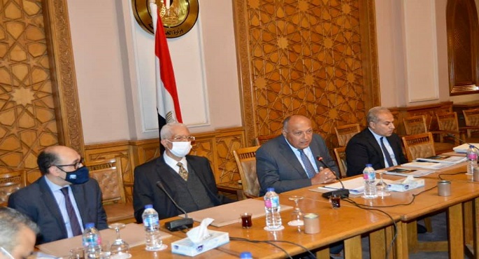بالصور.. شكري يشارك في جلسة نظمتها الخارجية لوسائل الإعلام تحضيرا لمنتدى أسوان للسلام والتنمية المستدامين