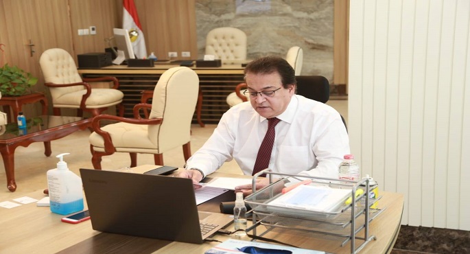 بالصور .. وزير التعليم العالي يرأس اجتماع المجلس الأعلى للمستشفيات الجامعية