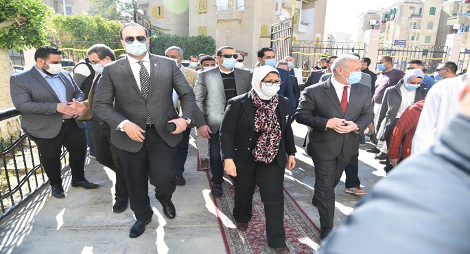 بالصور..وزيرة الصحة تتفقد وحدة طب أسرة طيبة وتشيد بمستوى التجهيزات والخدمات المقدمة للمرضى