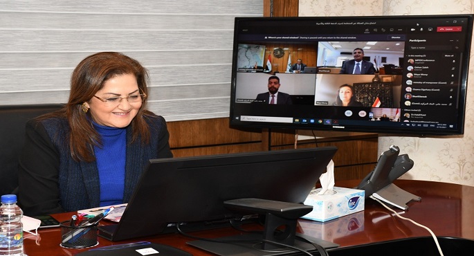 بالصور .. وزيرة التخطيط تتابع ترتيبات صرف الدفعة الاخيرة من المنحه الرئاسية للعمالة غير المنتظمة