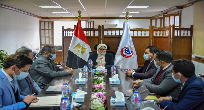 بالصور .. وزيرة الصحة تعقد اجتماعًا لمتابعة سير العمل بمبادرات رئيس الجمهورية للاهتمام بالصحة العامة