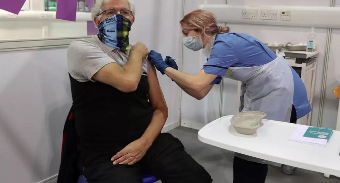 إعطاء أكثر من ملياري جرعة لقاح مضاد لفيروس كورونا حول العالم وسط تفاوت في عمليات التطعيم