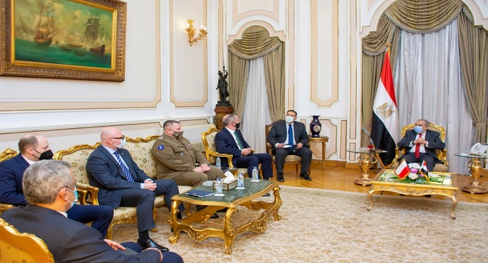 بالصور.. وزير الدولة للإنتاج الحربي يناقش مع السفير البولندي وشركة “PGZ” سبل تعزيز التعاون المشترك