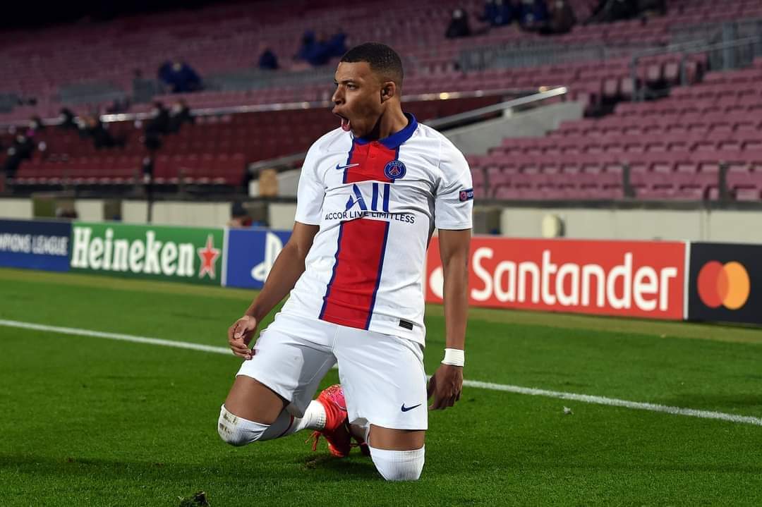 مبابي يقود سان جيرمان للثأر من برشلونة برباعية في دوري الأبطال