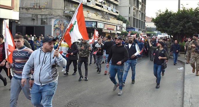 احتجاجات في لبنان ضد تمديد الإغلاق العام للحد من كورونا